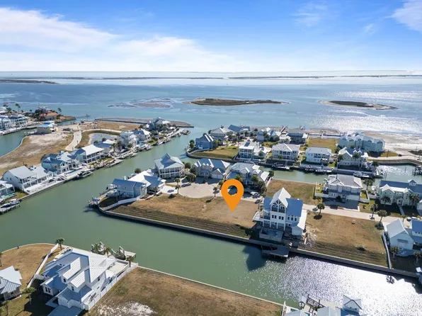1026 Saint John Ct, Rockport, TX 78382