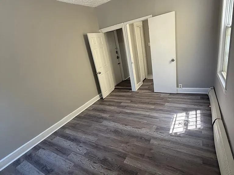 186 N 12th St #1B — Photo 6