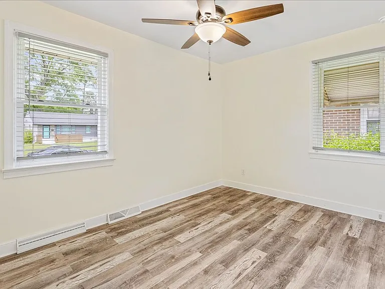 750 Hampton Rd — Photo 18
