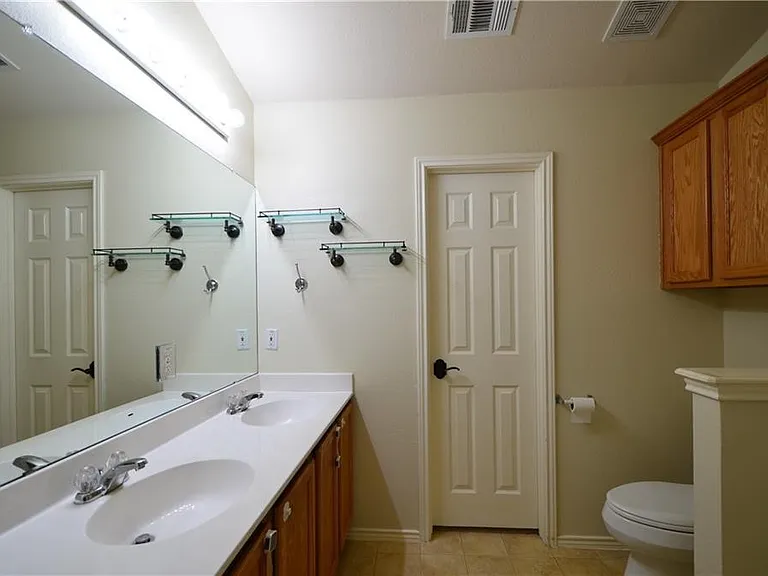 1215 Cardigan St — Photo 12