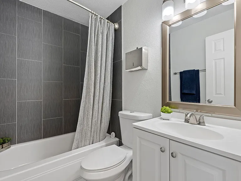 Phoenix Apartments — Photo 17