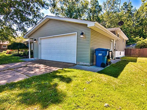 3rd image of 4931 Hollyview Dr