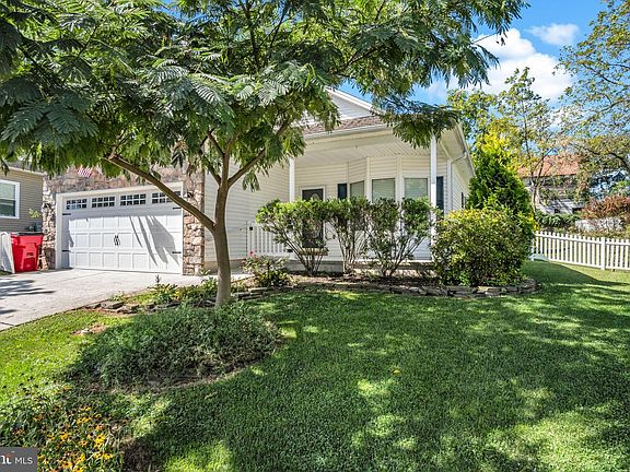 4th image of 45 Colonial Ct