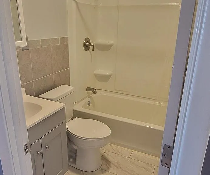 7828 Hasbrook Ave — Photo 9