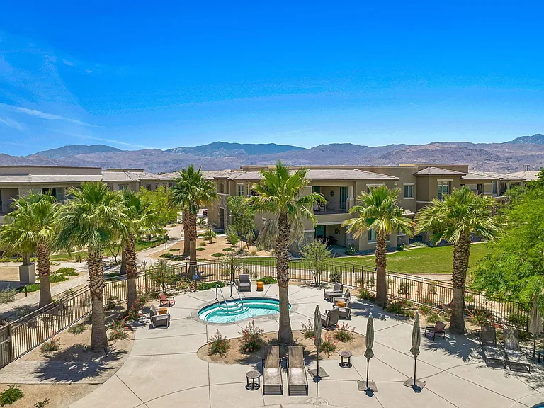 502 Retreat Cir — Photo 48