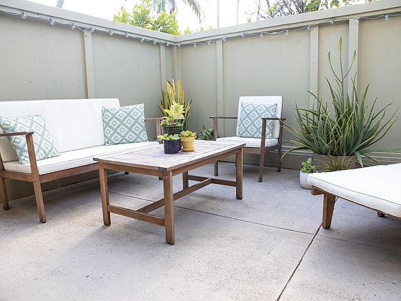 Front, private lanai