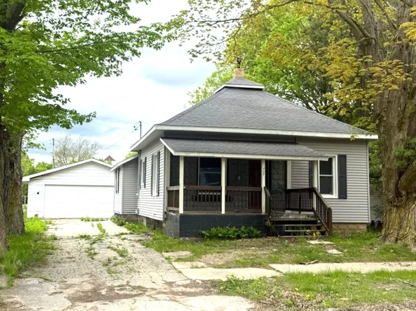 407 N Thomas St, Scottville, MI 49454