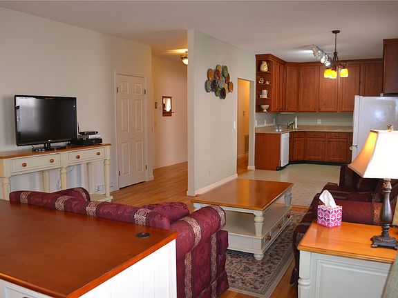 4th image of 238 Claremont Ave APT 2