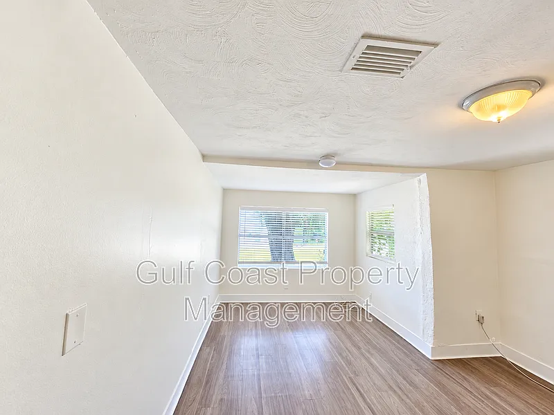 2 bed, 1.0 bath, 1014 sqft, $1,299 — Photo 4