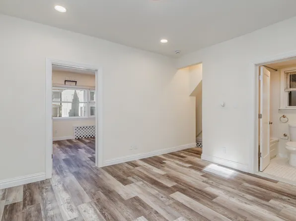 232 Pearsall Avenue image 10 of 20