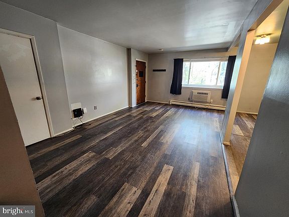 2nd image of 447 Pine St APT J1