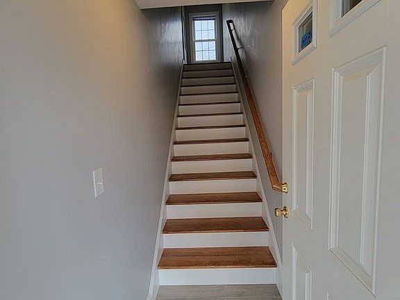 5th image of 944 Warren Ave #2-F