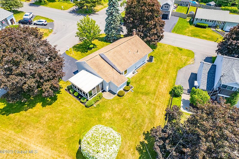 3rd image of 25 Wedgewood Drive