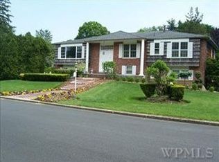 7 Northwood Cir, New Rochelle, NY 10804