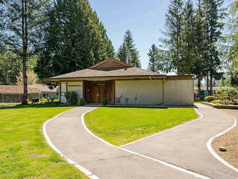 24330 Fraser Hwy — Photo 26