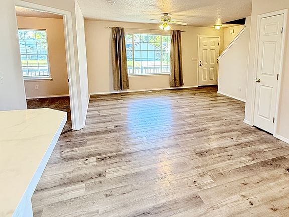 3rd image of 14031 Carolina St