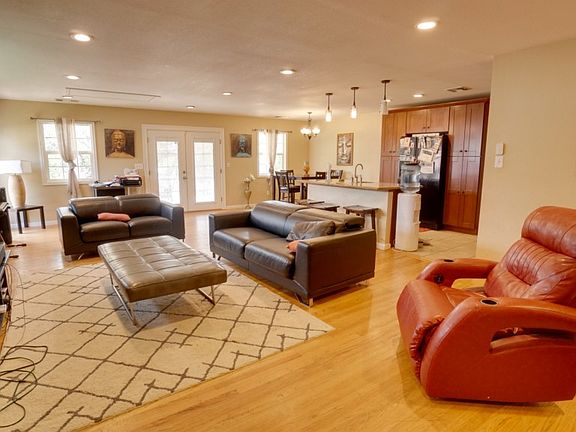 3rd image of 6612 Saint James Dr