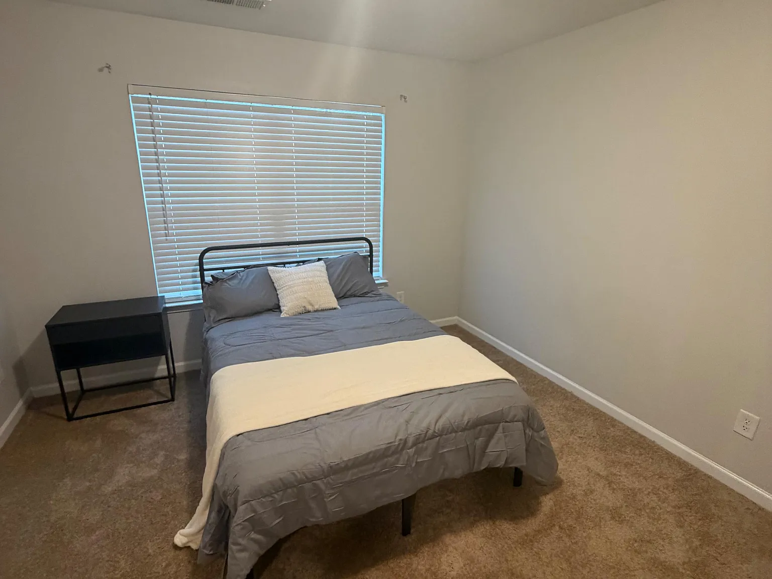 4 bed, 2.5 bath, 1918 sqft, $1,083 — Photo 4