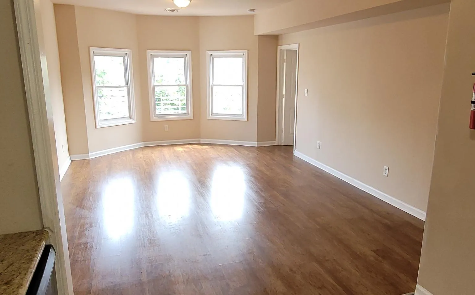 4 bed, $2,050 — Photo 3