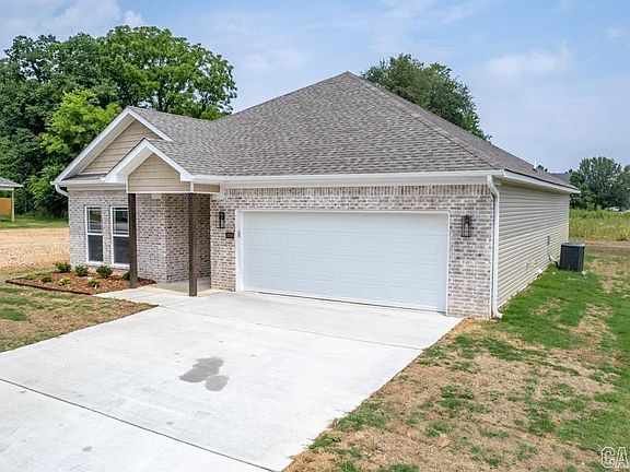 2nd image of 3518 Village Walk Dr