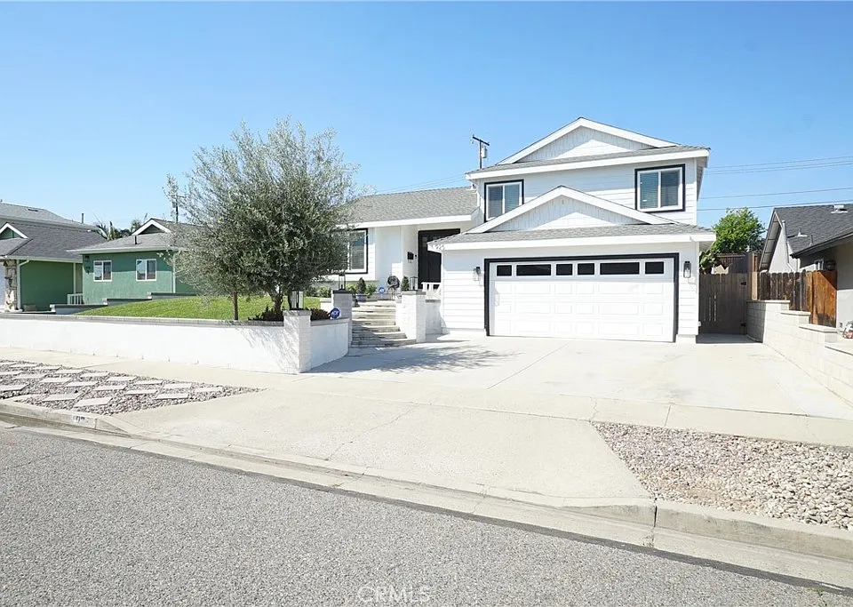925 Gehrig Ave