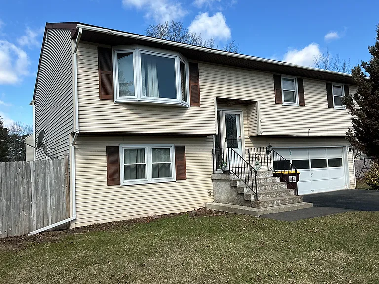 2 Dyer Dr — Photo 1