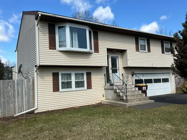 2 Dyer Dr, Albany, NY 12110