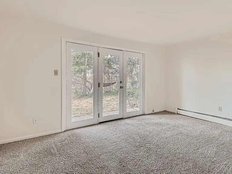 1045 Gilbert St — Photo 18