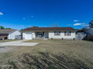 485 Sand Ridge Rd, Hubert, NC 28539