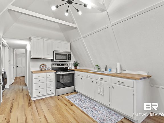 3rd image of 16390 Juniper Ln