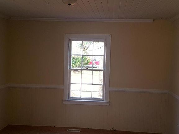 5th image of 307 N Vyne St