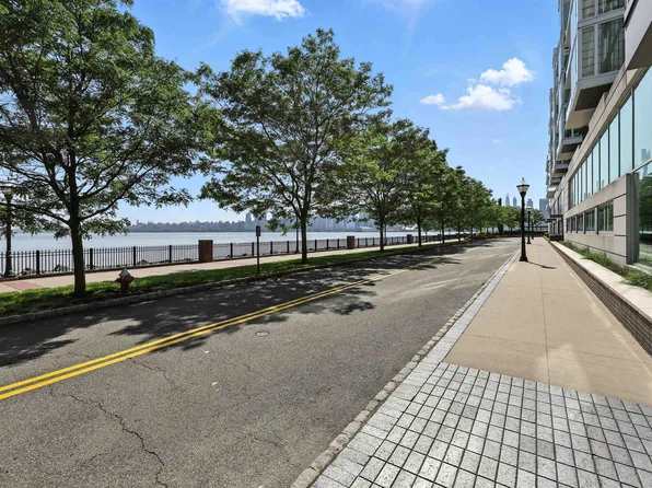 1000 Avenue At Port Imperial image 7 of 38