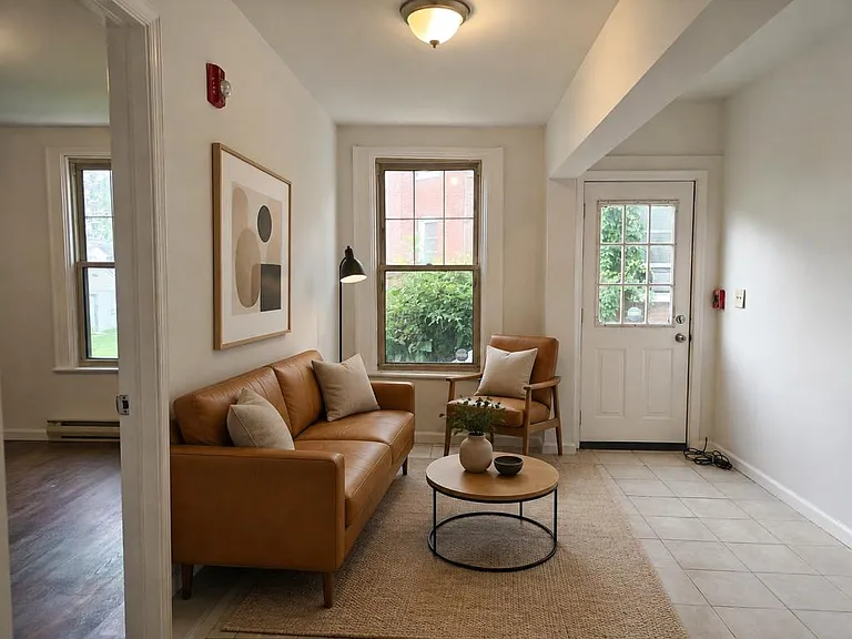 380 E Chestnut St — Photo 3