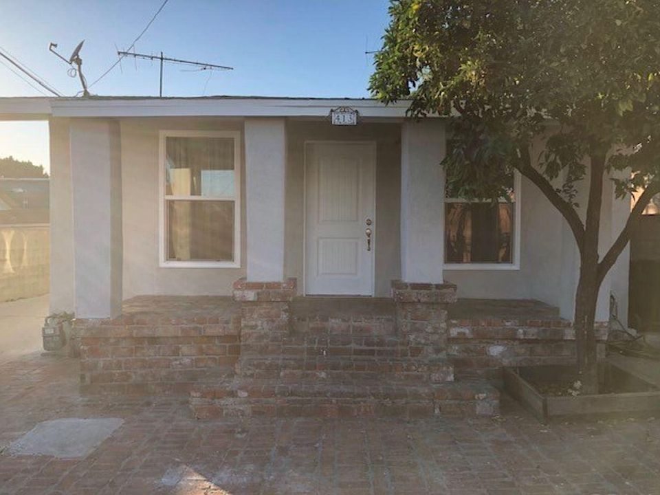 1st image of 413 N Fresno St #413