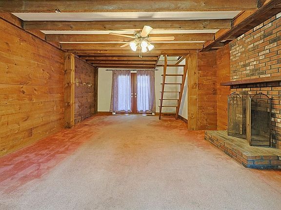 4th image of 525 Clark St