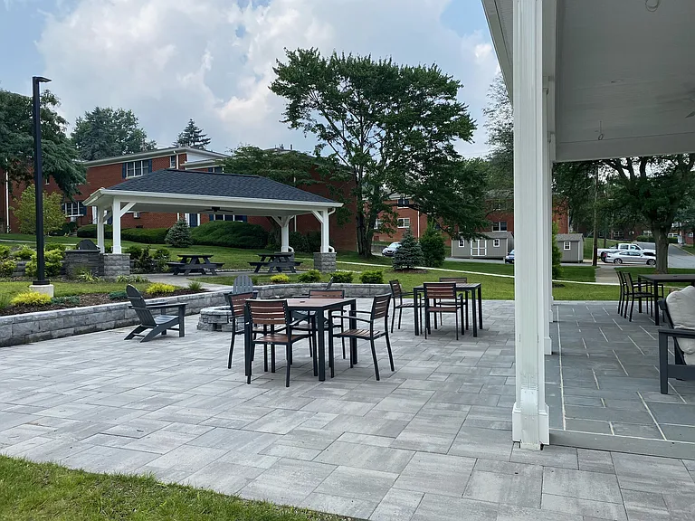 Center Grove Village — Photo 4