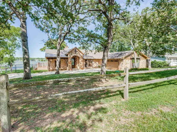 1230 Kiowa Dr E, Lake Kiowa, TX 76240