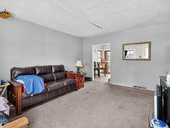 4th image of 2755 Adams Ave