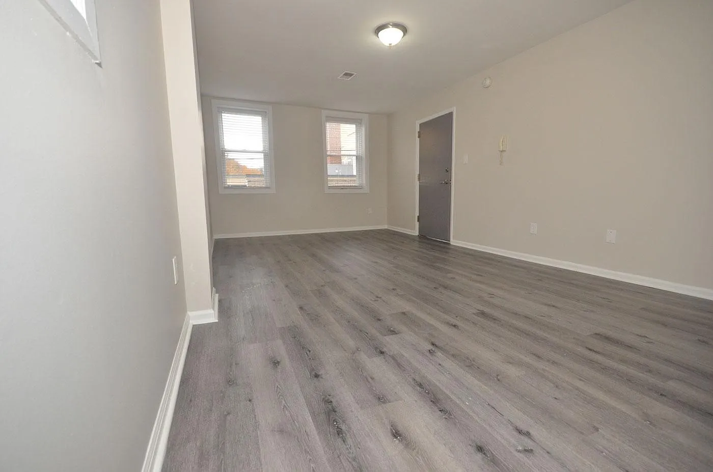 2 bed, 1100 sqft, $2,000 — Photo 2