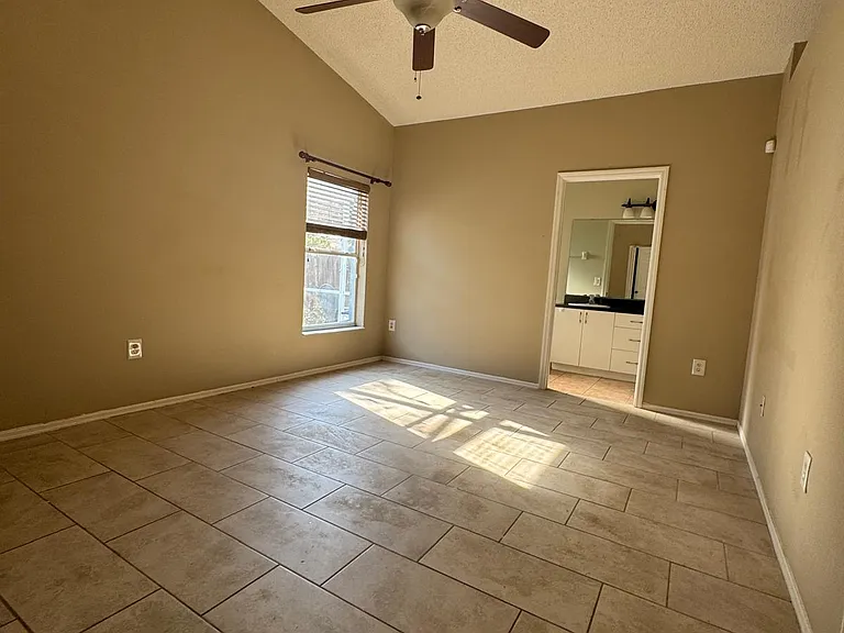 2713 Palm Isle Way — Photo 6