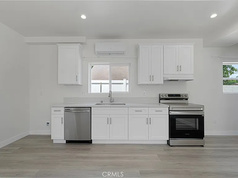 2423 S Myrtle Ave — Photo 17