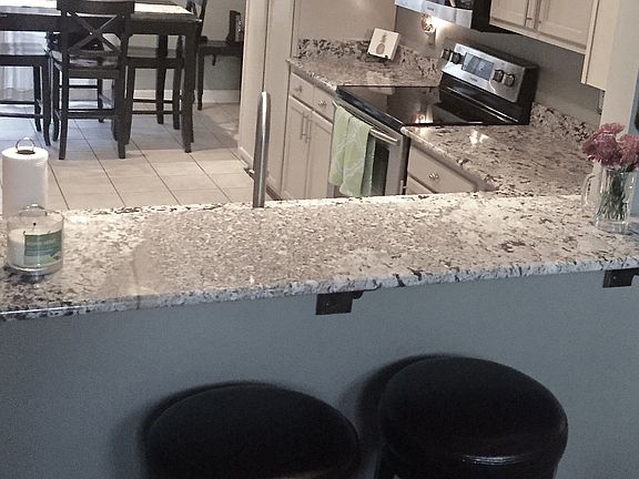 4th image of 2206 Venice Ct