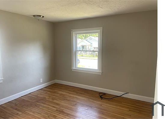 5th image of 3804 Parker Ave