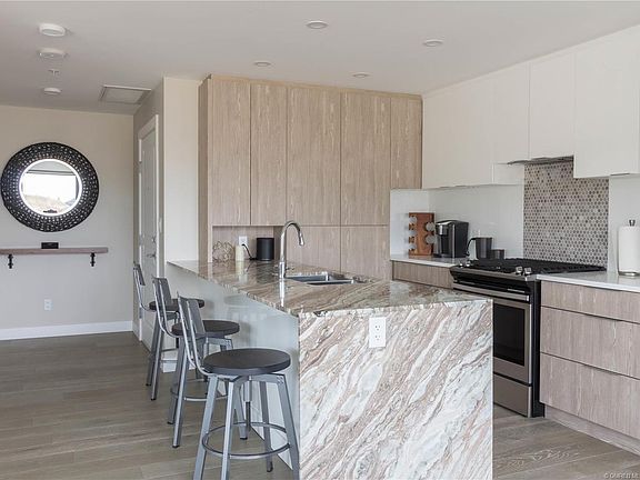 5th image of 1151 Sunset Dr #1204