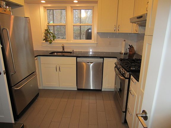 3rd image of 415 Claremont Ave #C004g-47