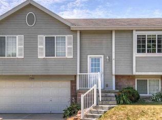 17201 Ruggles St, Omaha, NE 68116