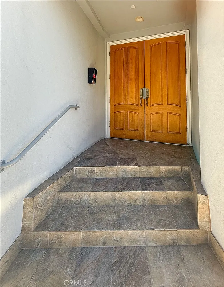 3 bed, 1855 sqft, $5,395 — Photo 2