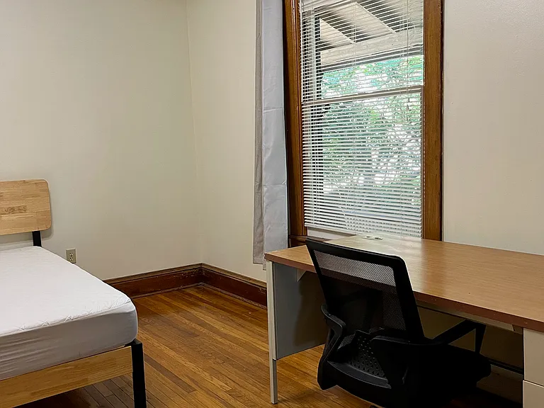 615 E State St #1 — Photo 12