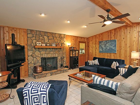 3rd image of 464 Brookwood Dr W
