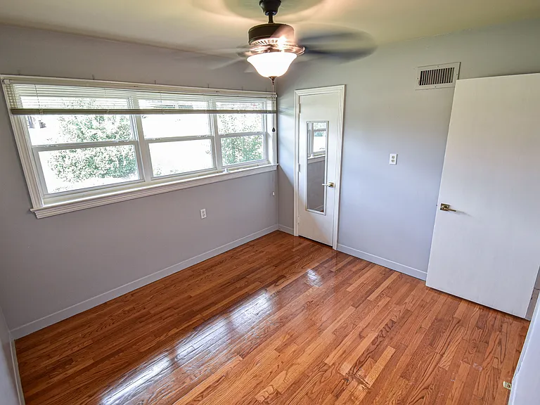 12 Forest Hl — Photo 10